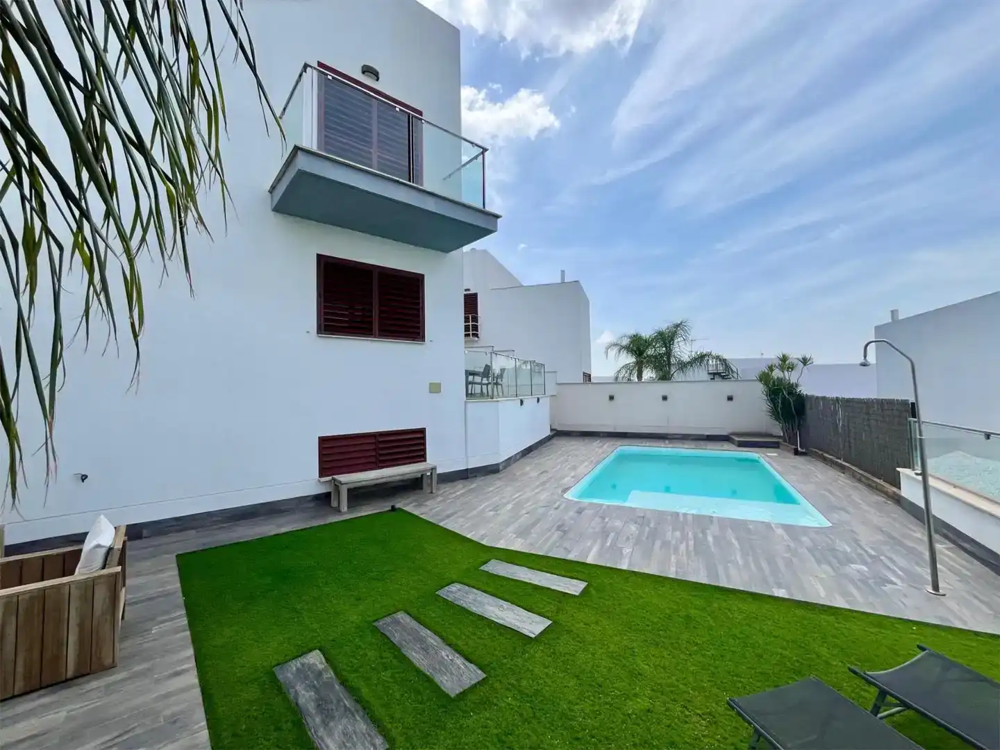 Piscina de Casa o xalet en venda en Montequinto amb Aire condicionat, Piscina i Balcó