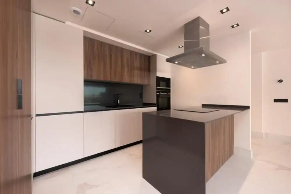 Cuina de Apartament de lloguer en Marbella amb Aire condicionat, Terrassa i Piscina