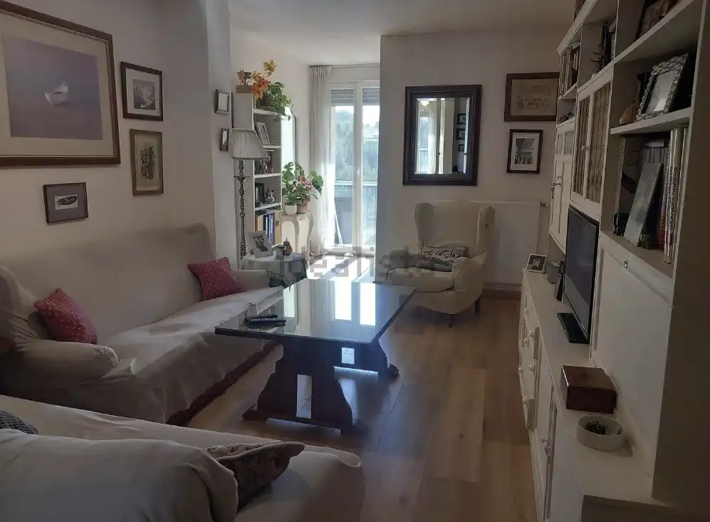Sala d'estar de Pis en venda en San Lorenzo de El Escorial amb Calefacció, Traster i Piscina comunitària