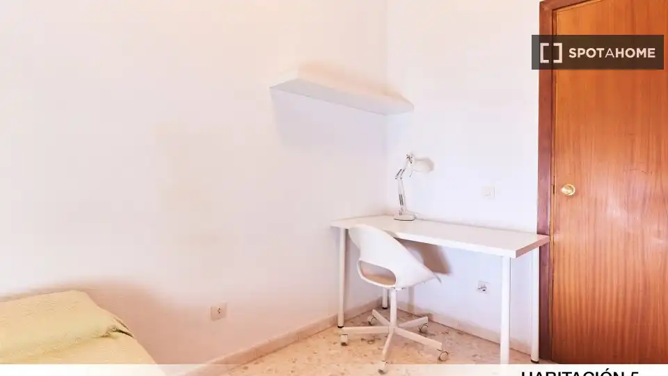 Habitación de Piso de alquiler en Sevilla con Aire acondicionado, Calefacción y Amueblado