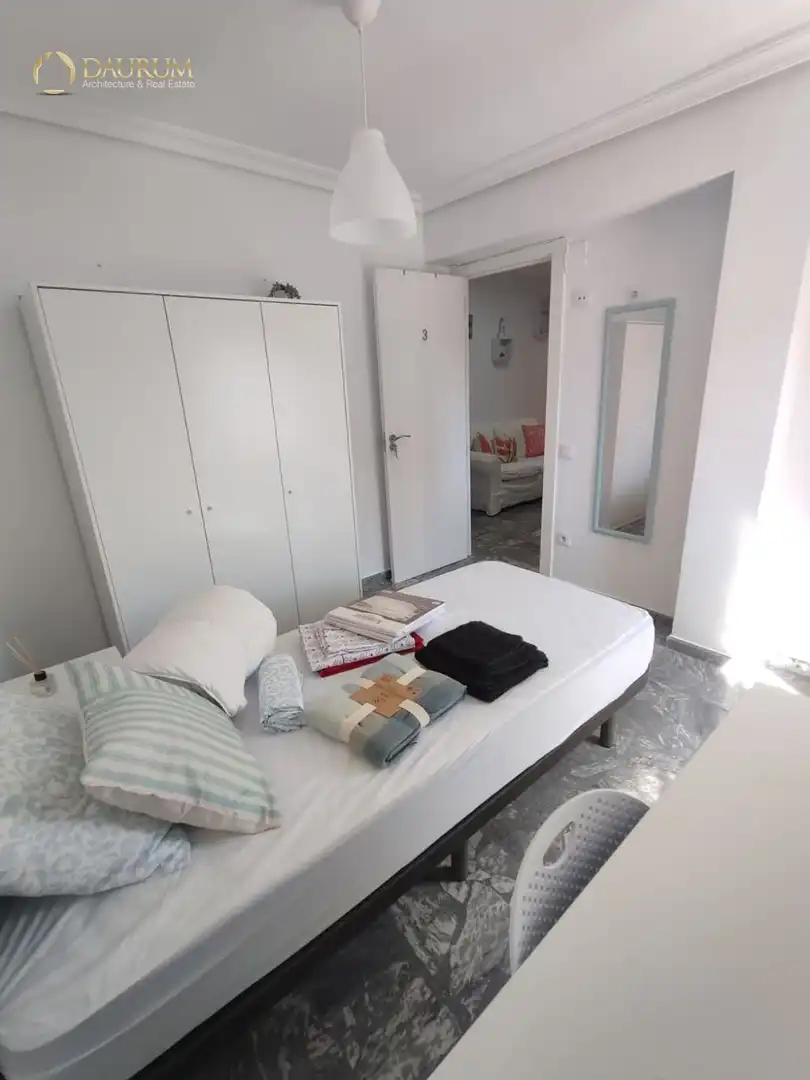 Bedroom of Flat for sale in Sevilla  with Air Conditioner and Furnished