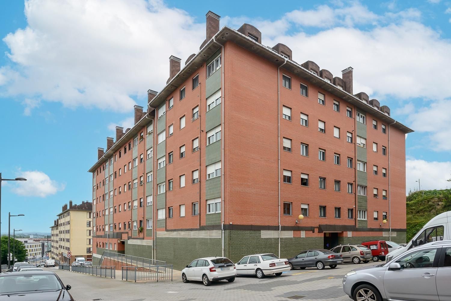 Vista exterior de Pis en venda en Oviedo  amb Calefacció i Traster