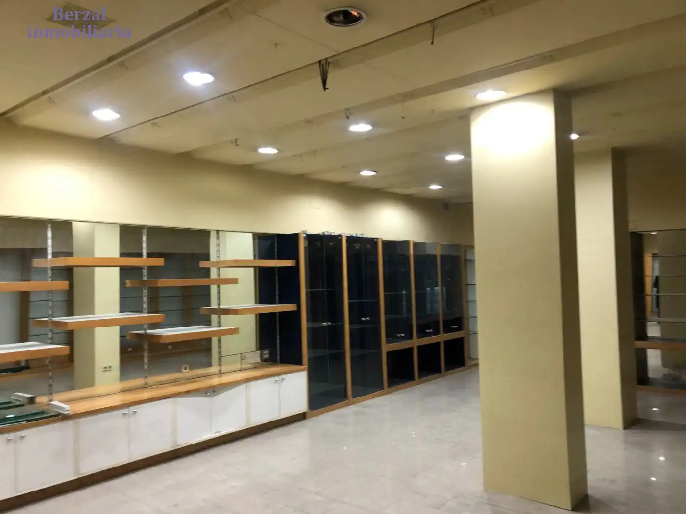 Local comercial de lloguer a Calle Vara de Rey, imagen 3