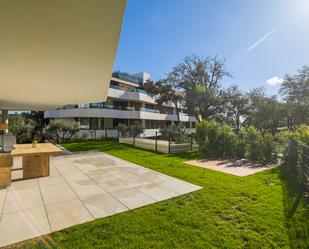 Vista exterior de Planta baixa en venda en Sotogrande amb Aire condicionat, Terrassa i Piscina