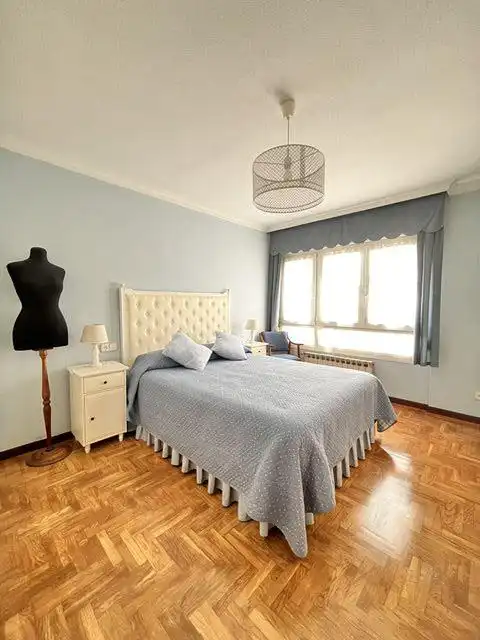 Schlafzimmer von Wohnung zum Verkauf in Gijón  mit Heizung, Parkett und Terrasse