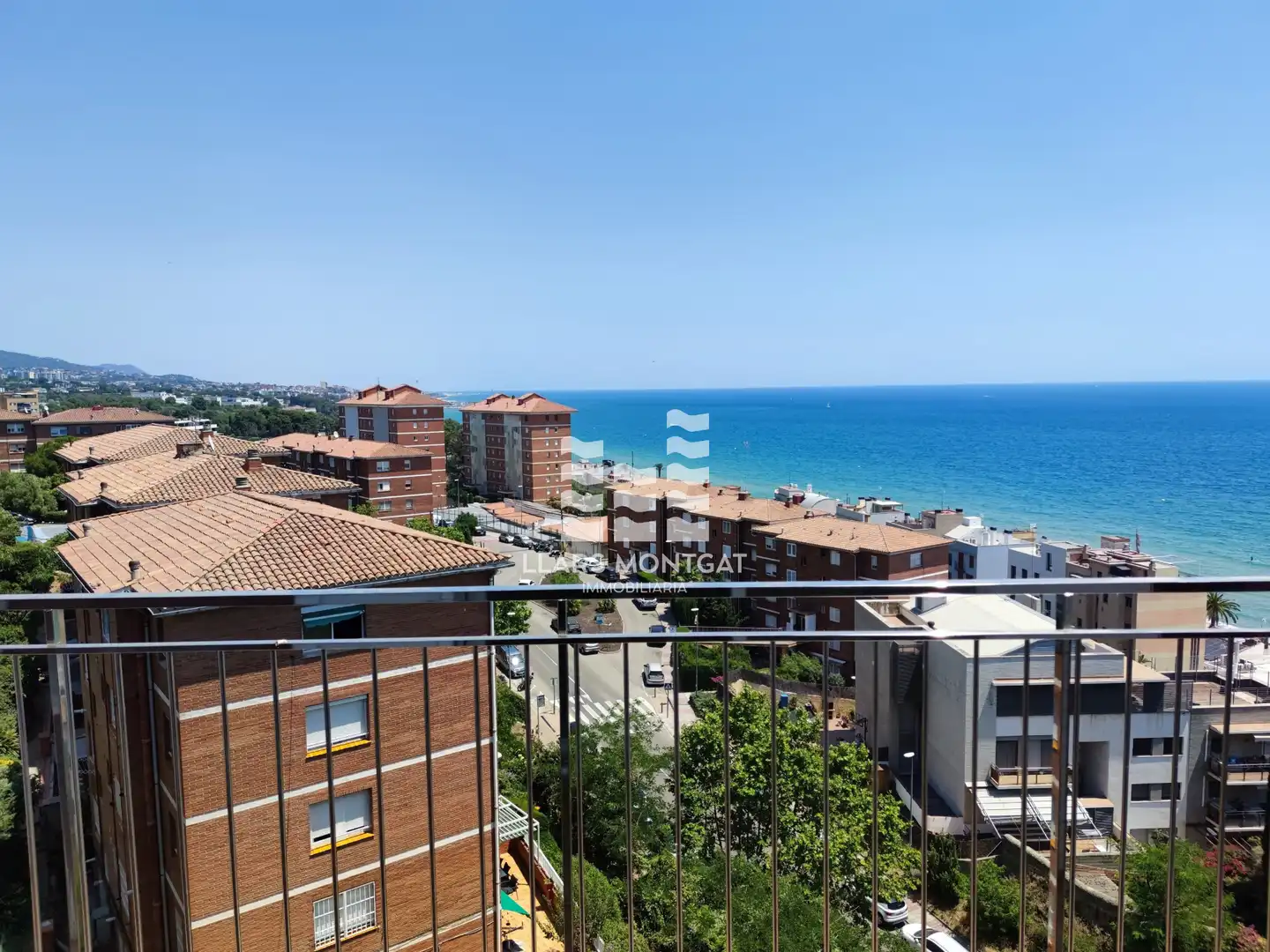 Vista exterior de Àtic en venda en Montgat amb Aire condicionat, Calefacció i Terrassa