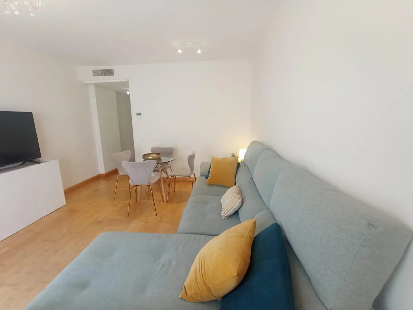 Sala d'estar de Pis de lloguer en Málaga amb Aire condicionat