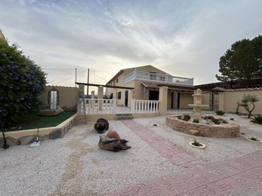 Maison rustique avec piscine à vendre à Abanilla