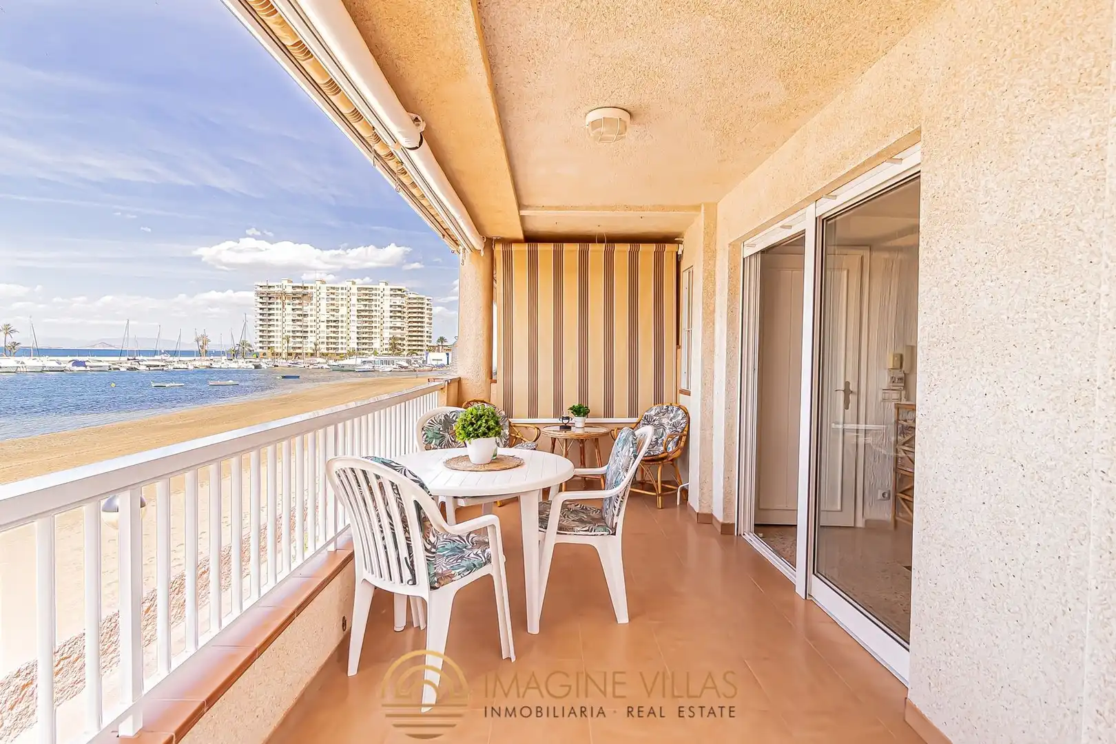 Terraza de Apartamento en venta en La Manga del Mar Menor con Amueblado y Piscina comunitaria