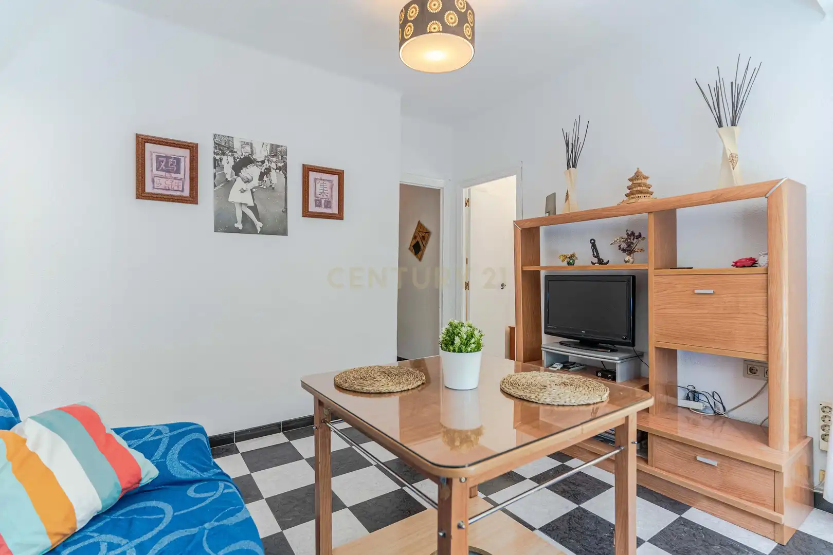 Living room of Flat for sale in Granada  with Air Conditioner and Balcony