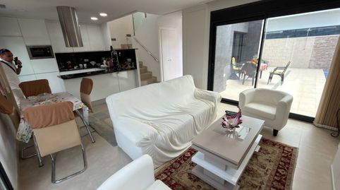 Moderna villa con piscina privada y espectaculares vistas a las montantildeas en BenijoacutefarSituada en una excelente zona de Be, imagen 3