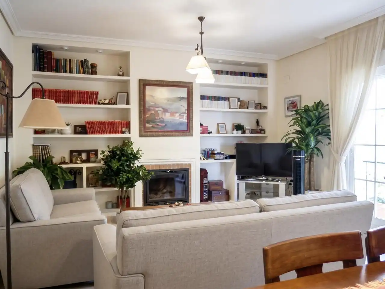 Sala d'estar de Casa o xalet en venda en Montequinto amb Aire condicionat, Jardí privat i Terrassa