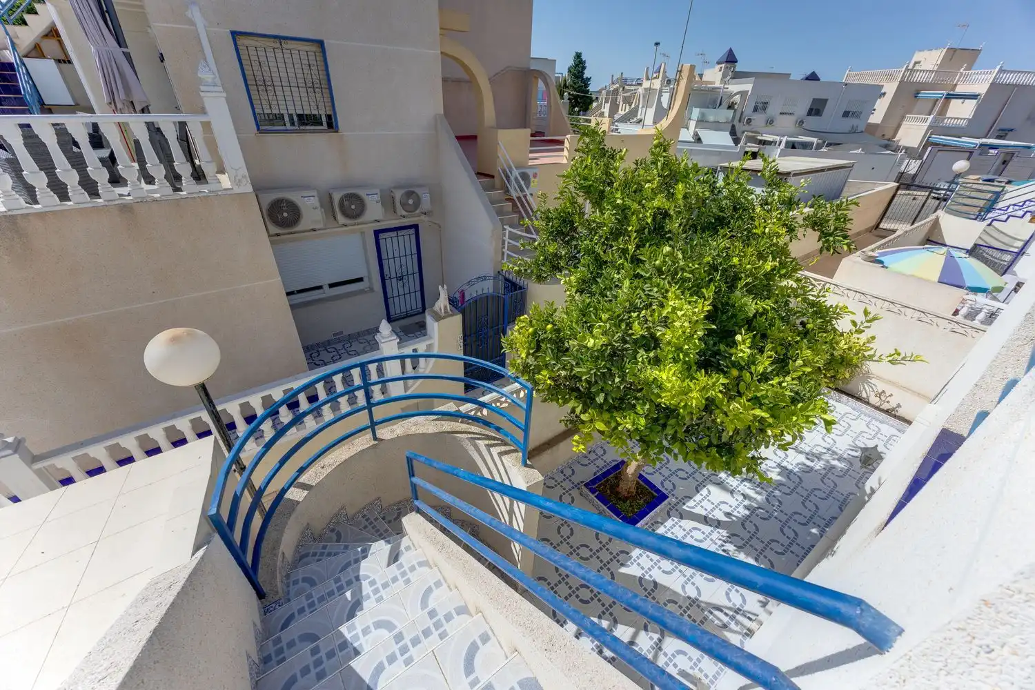 Terrassa de Casa adosada en venda en Torrevieja amb Terrassa, Moblat i Piscina comunitària