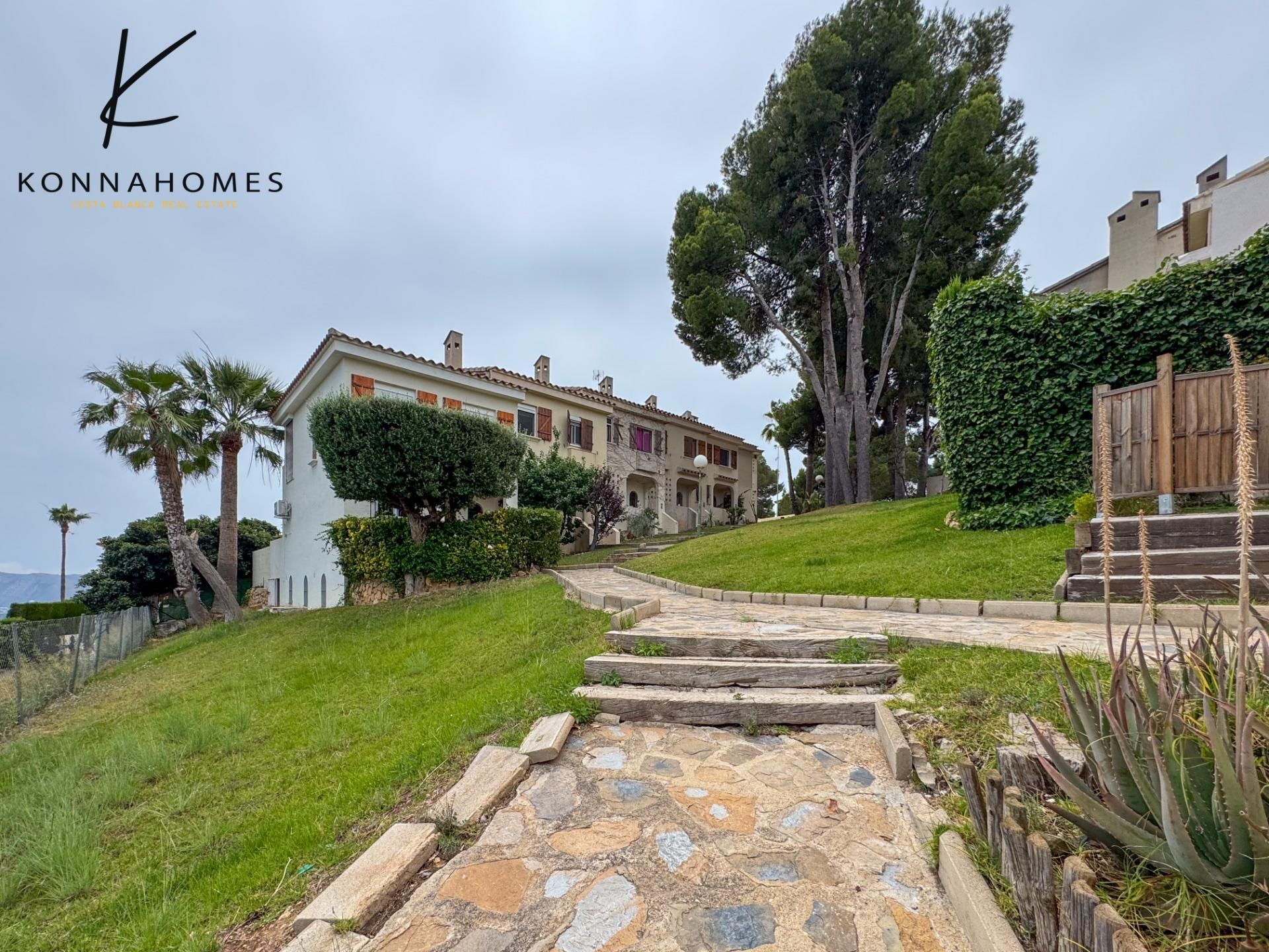 Exterior view of Single-family semi-detached for sale in La Nucia  with Air Conditioner, Heating and Private garden