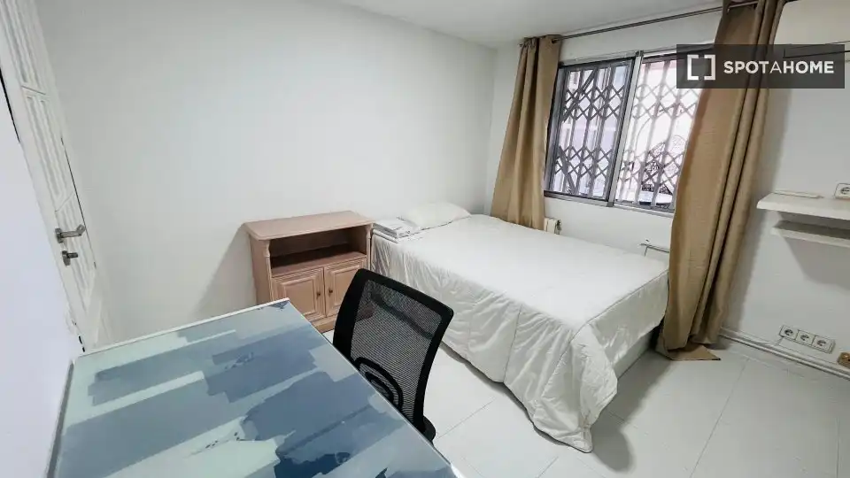 Habitación en Ensanche - Diputación