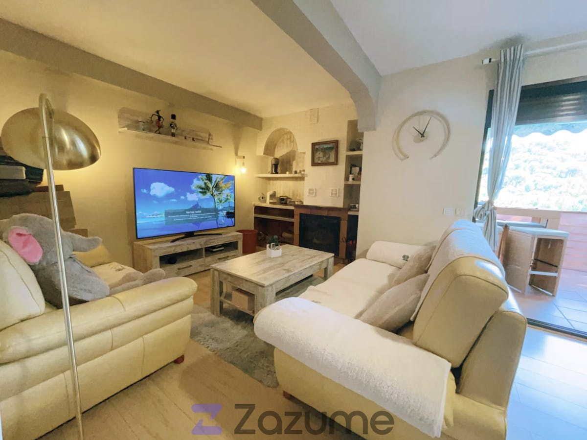 Sala d'estar de Apartament de lloguer en San Martín de Valdeiglesias amb Aire condicionat, Calefacció i Jardí privat