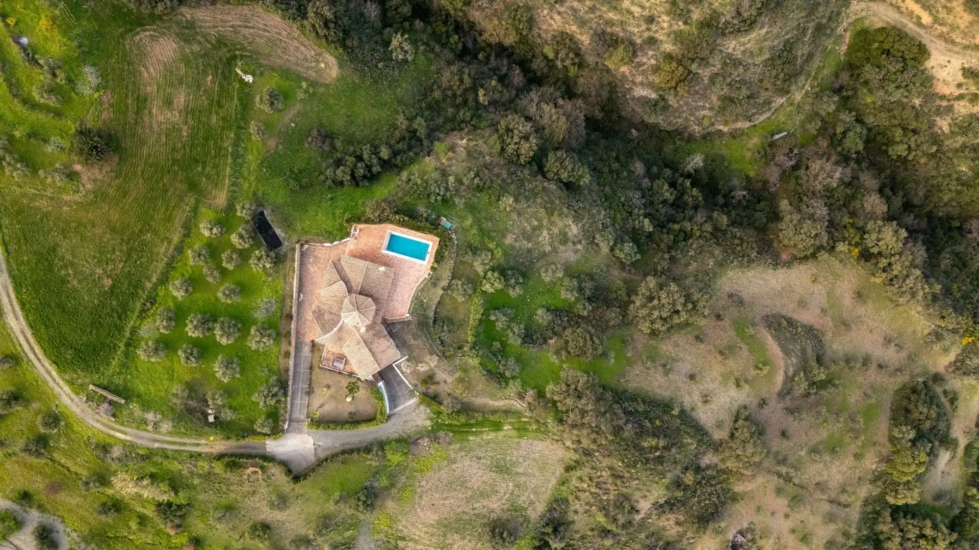 Vista exterior de Finca rústica en venda en Casarabonela amb Calefacció i Piscina