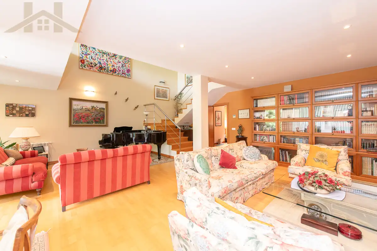 Sala de estar de Casa o chalet en venta en Tres Cantos con Aire acondicionado, Calefacción y Jardín privado