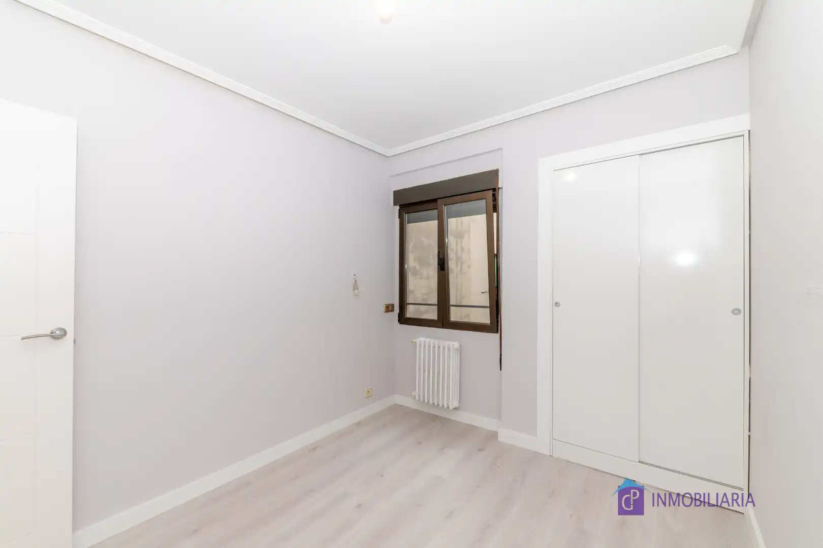 Bedroom of Flat for sale in Zaragoza  with Air Conditioner, Heating and Oven