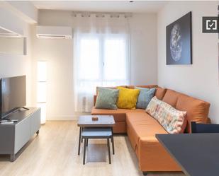 Living room of Flat to rent in  Madrid Capital  with Air Conditioner, Heating and Furnished