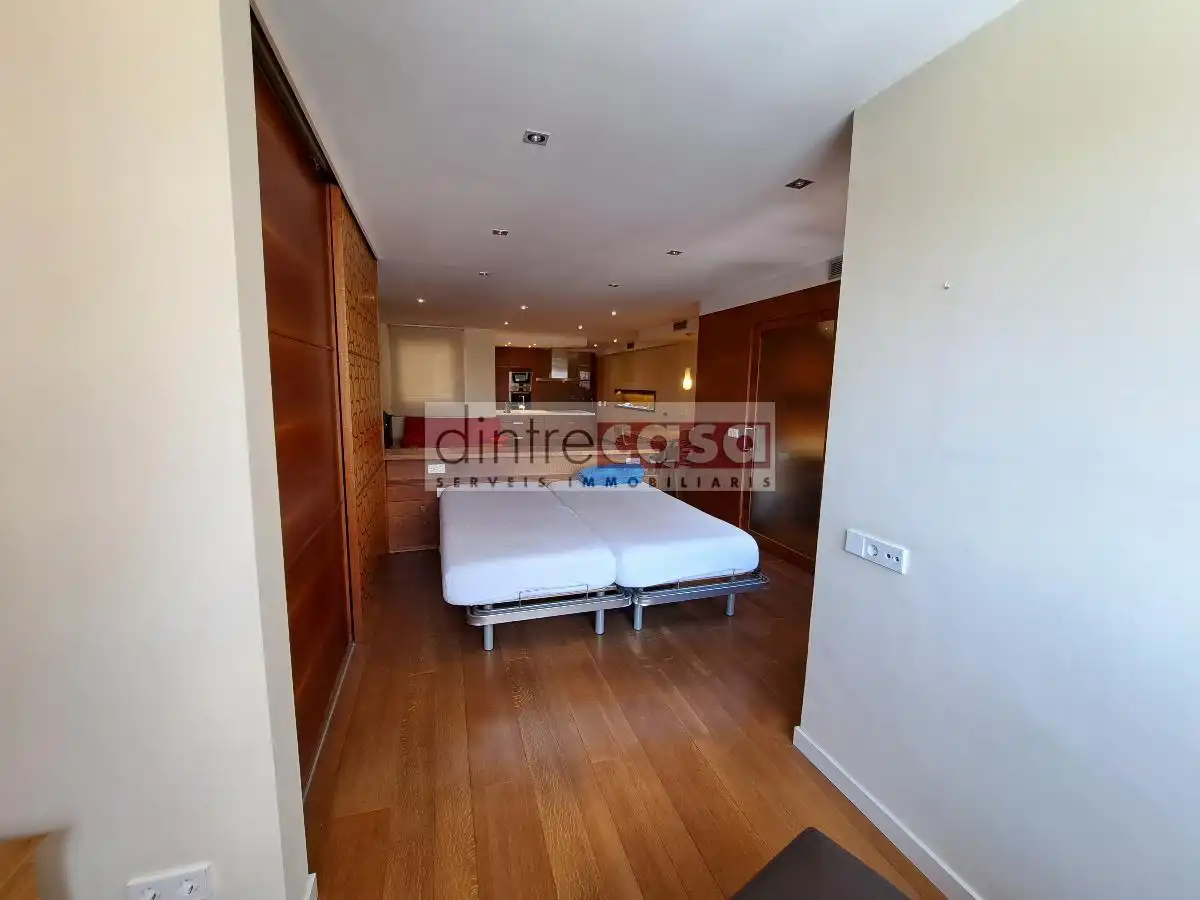 Schlafzimmer von Loft zum Verkauf in Barcelona mit Heizung und Ofen