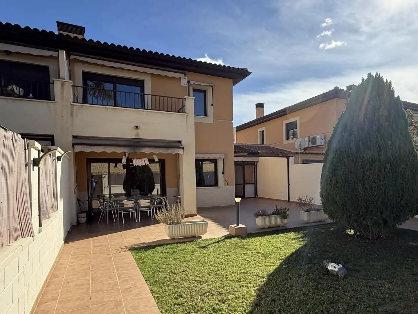 Vista exterior de Casa o xalet en venda en Mutxamel amb Aire condicionat, Calefacció i Jardí privat