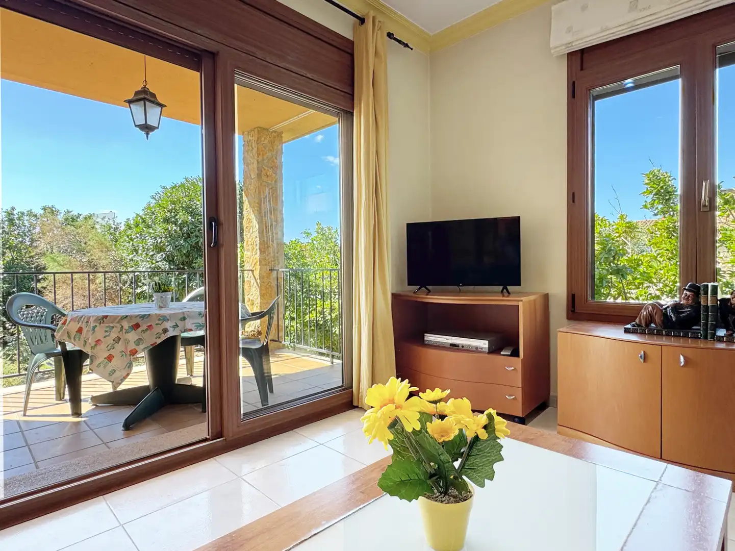 Living room of Houses for sale in Viladamat  with Air Conditioner, Heating and Private garden