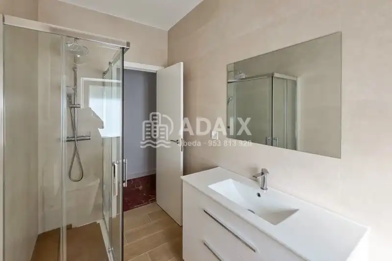 Badezimmer von Wohnung zum Verkauf in Úbeda mit Balkon