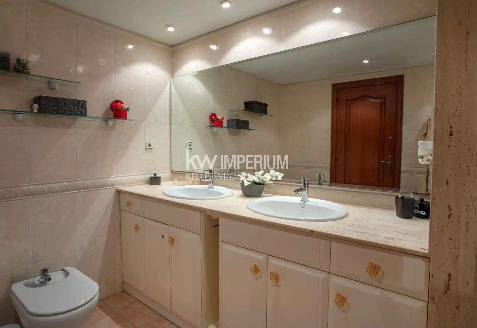 Baño de Piso de alquiler en Tarragona con Jardín privado, Terraza y Amueblado
