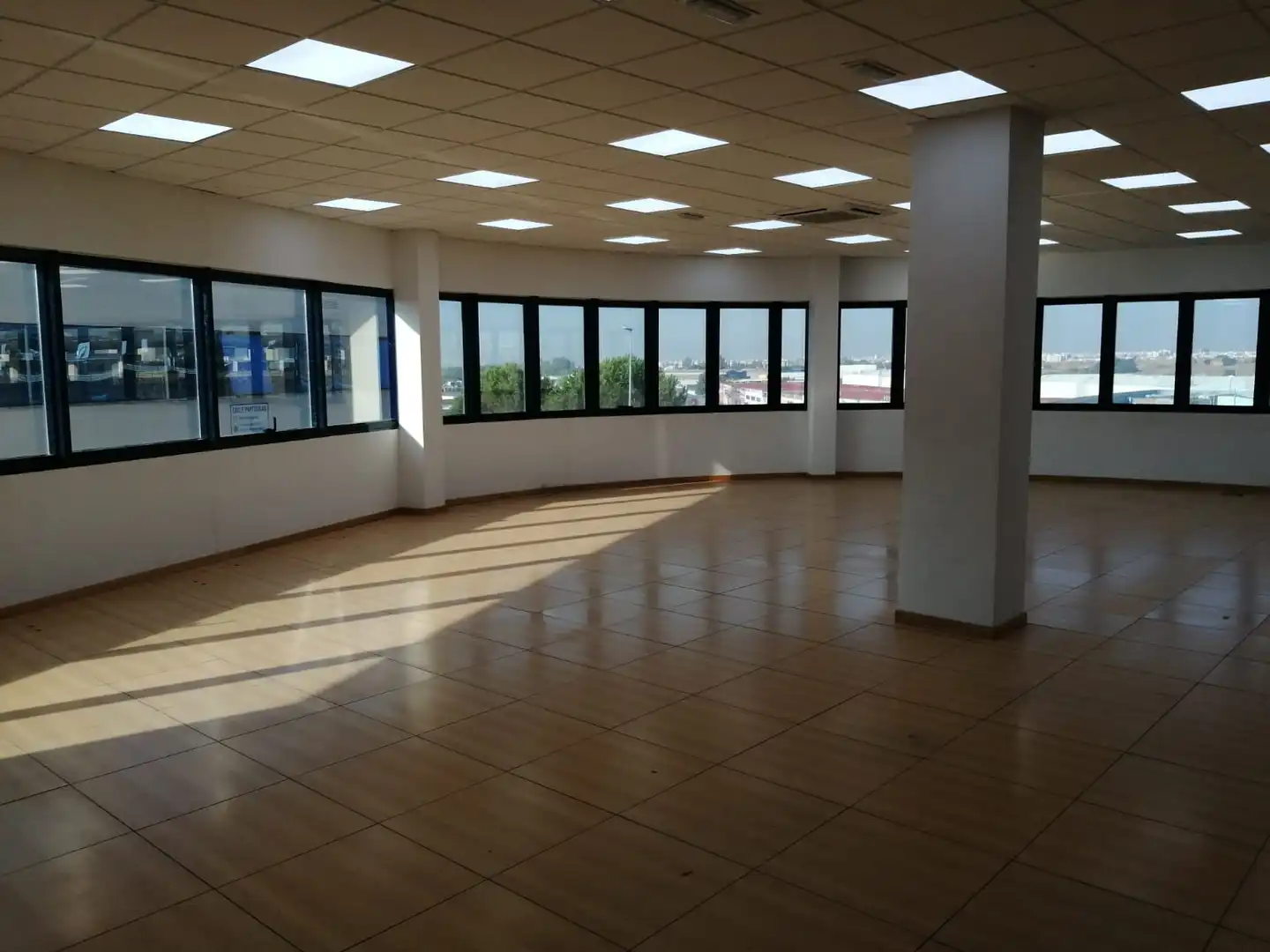 Oficina amb ascensor de lloguer a Periurbano Este - Campiña, imagen 6