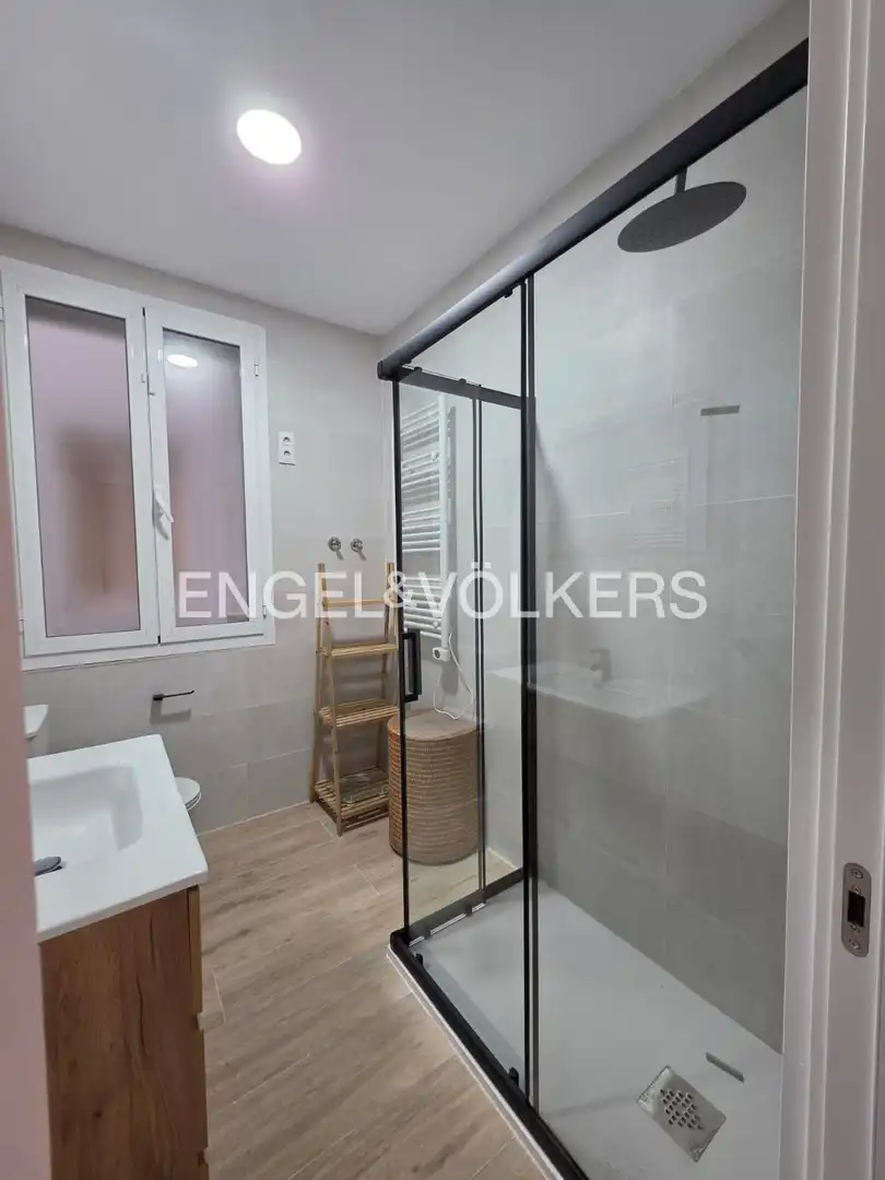 Bathroom of Flat for sale in Madrid  with Heating