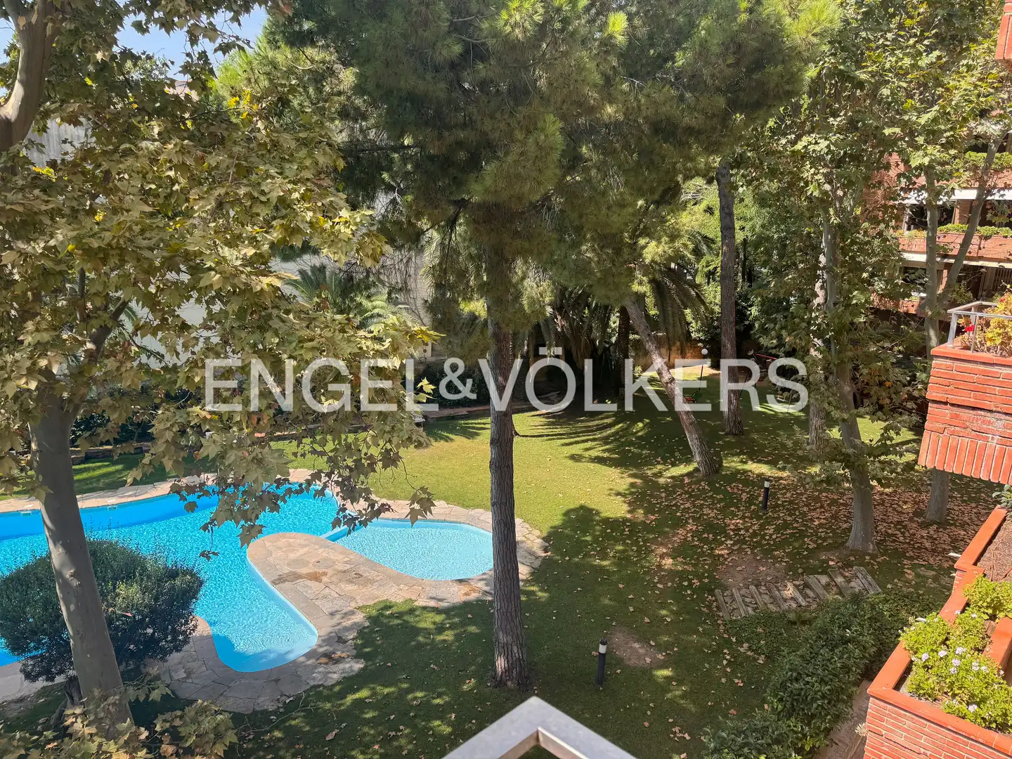 Swimming pool of Flat for rent in Les Corts