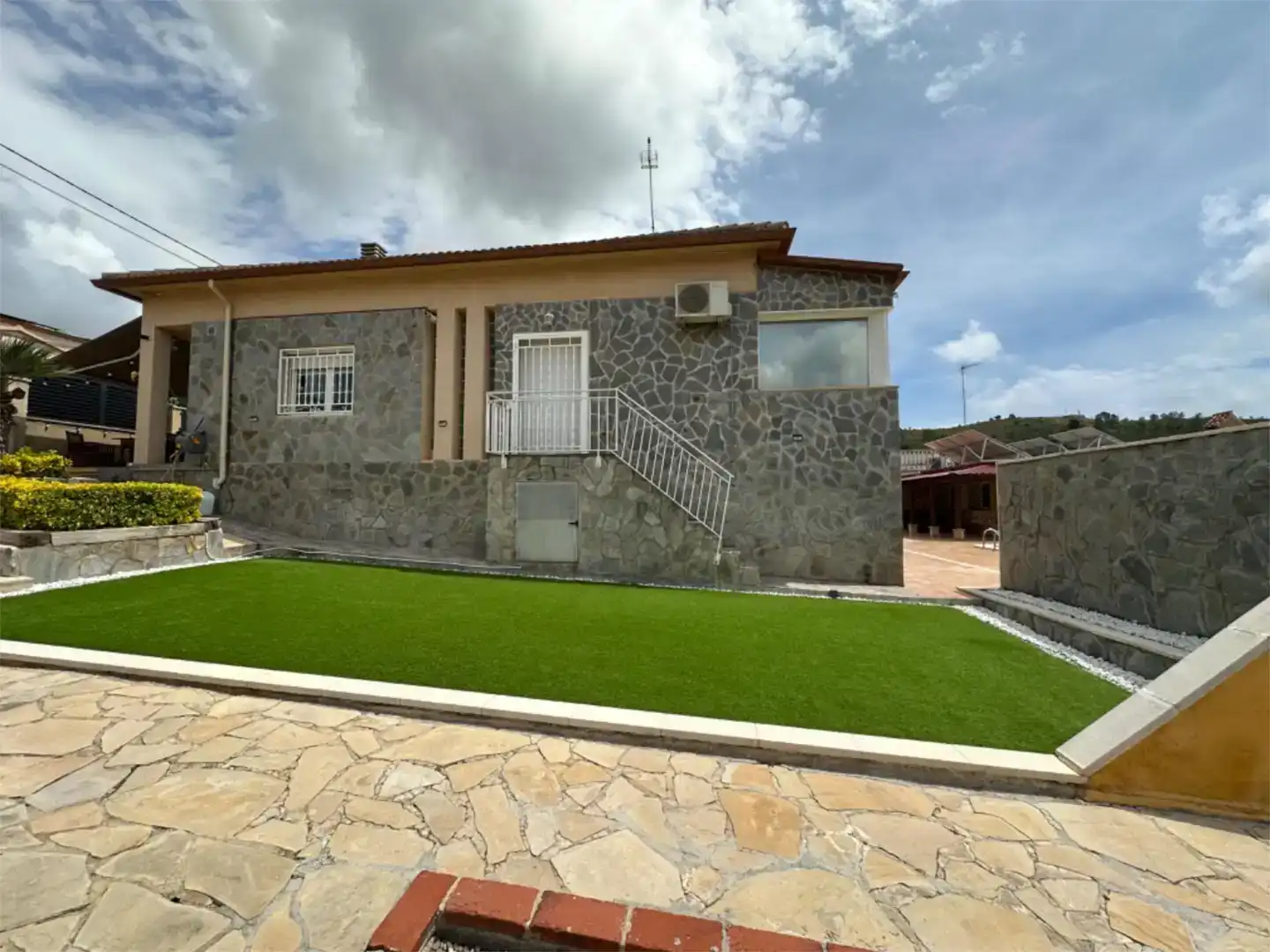 Vista exterior de Casa o xalet en venda en Bonastre amb Aire condicionat i Piscina