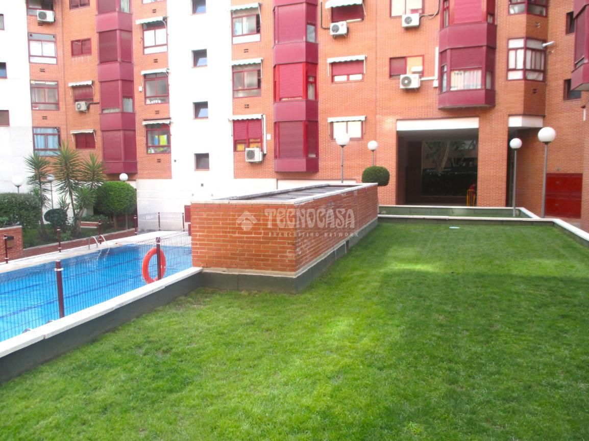 Piscina de Piso en venta en  Madrid Capital con Aire acondicionado, Calefacción y Parquet