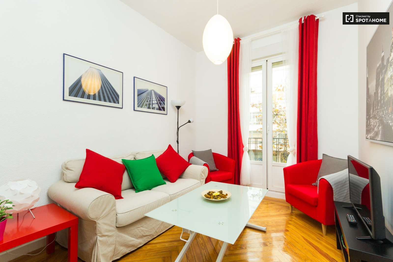 Living room of Apartment to share in  Madrid Capital  with Air Conditioner, Heating and Terrace