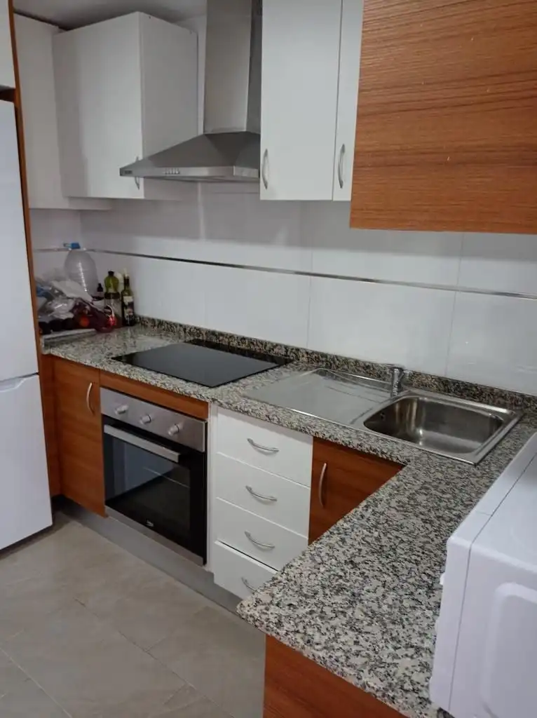 Cocina de Piso de alquiler en Roquetas de Mar con Calefacción, Terraza y Piscina