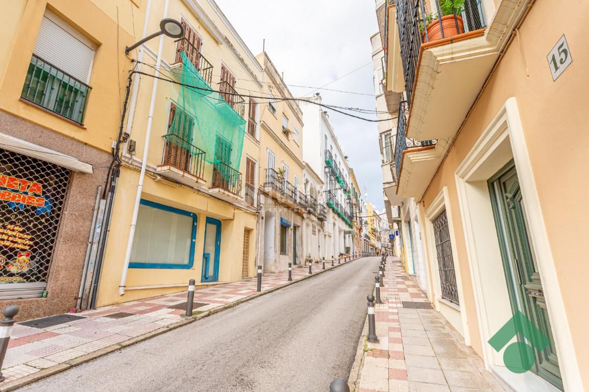Vista exterior de Casa adosada en venda en Algeciras amb Terrassa