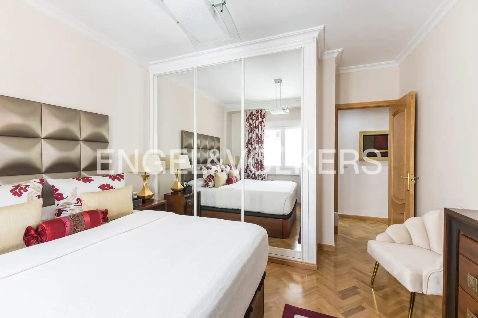 Bedroom of Flat for sale in Madrid  with Air Conditioner, Heating and Parquet flooring