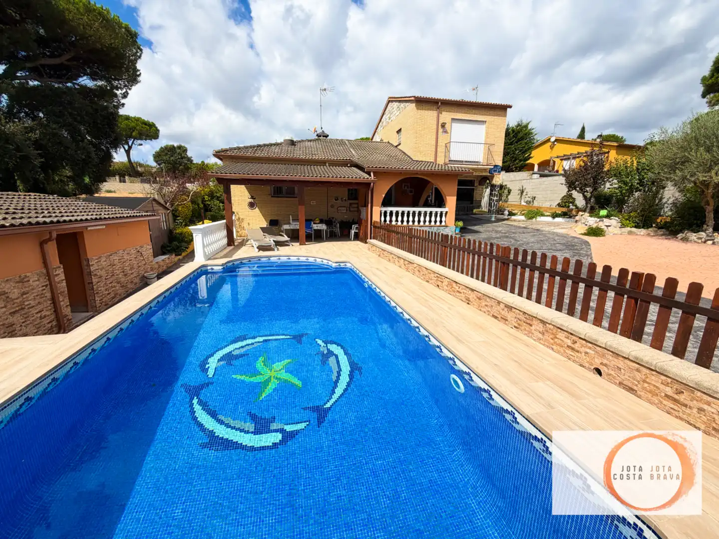 House with pool for sale in La Goba