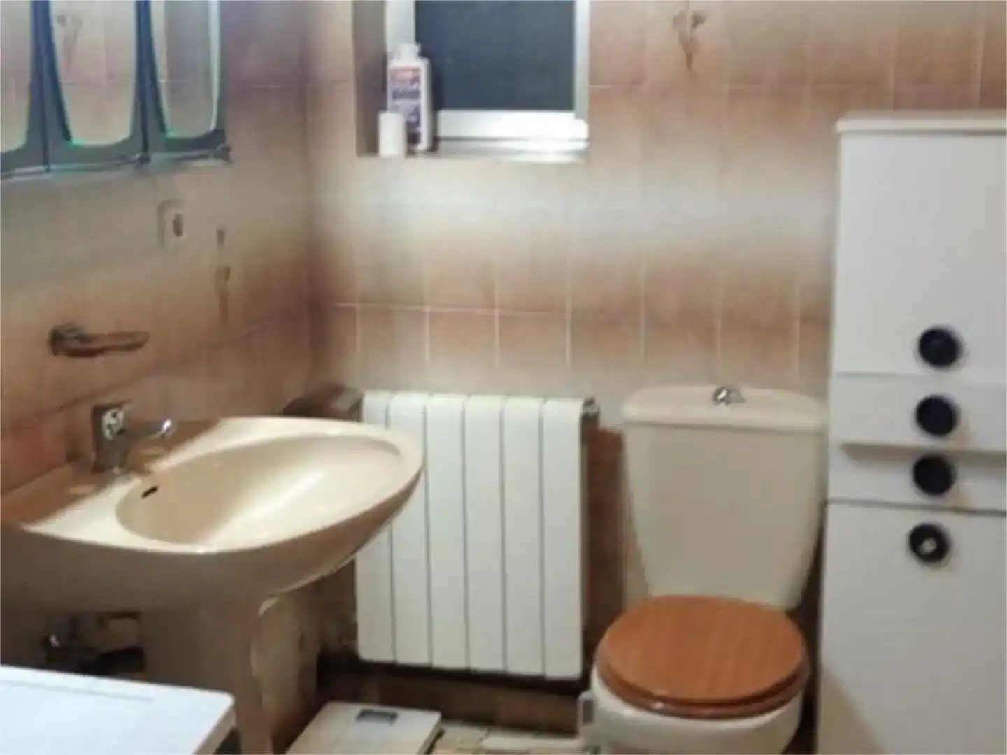 Baño de Piso en venta en Almeida de Sayago con Aire acondicionado, Trastero y Amueblado