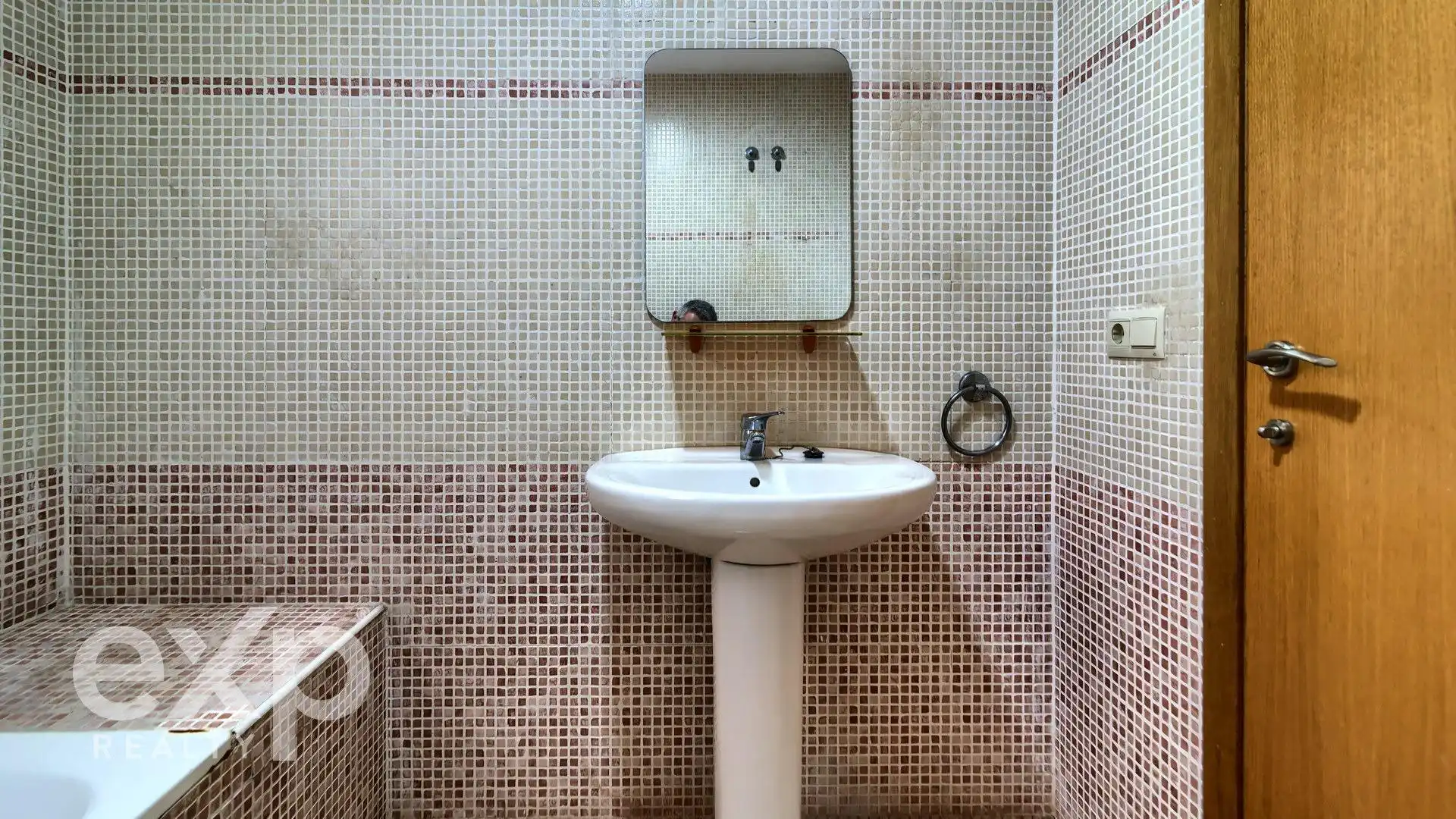 Bathroom of Flat for sale in Alginet  with Air Conditioner, Terrace and Storage room