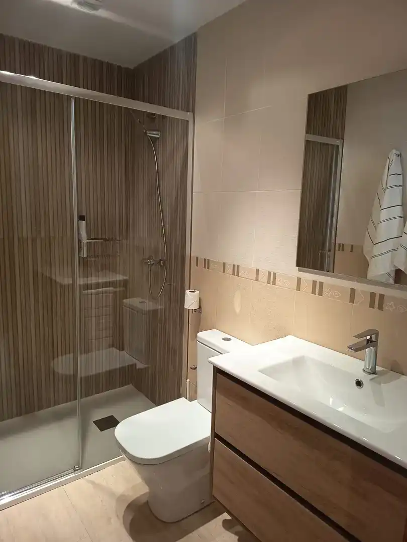 Bany de Apartament de lloguer en Águilas amb Aire condicionat, Moblat i Balcó