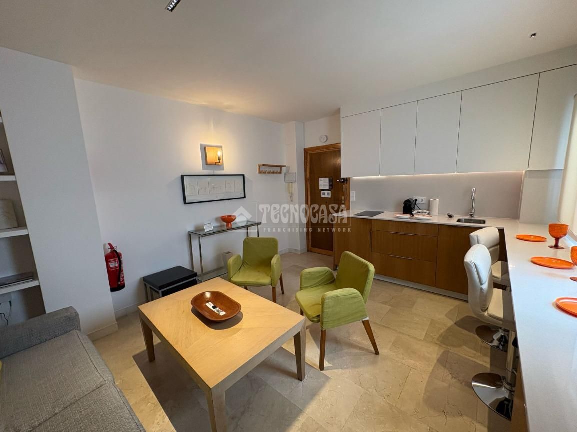 Sala d'estar de Pis de lloguer en  Sevilla Capital amb Aire condicionat i Moblat