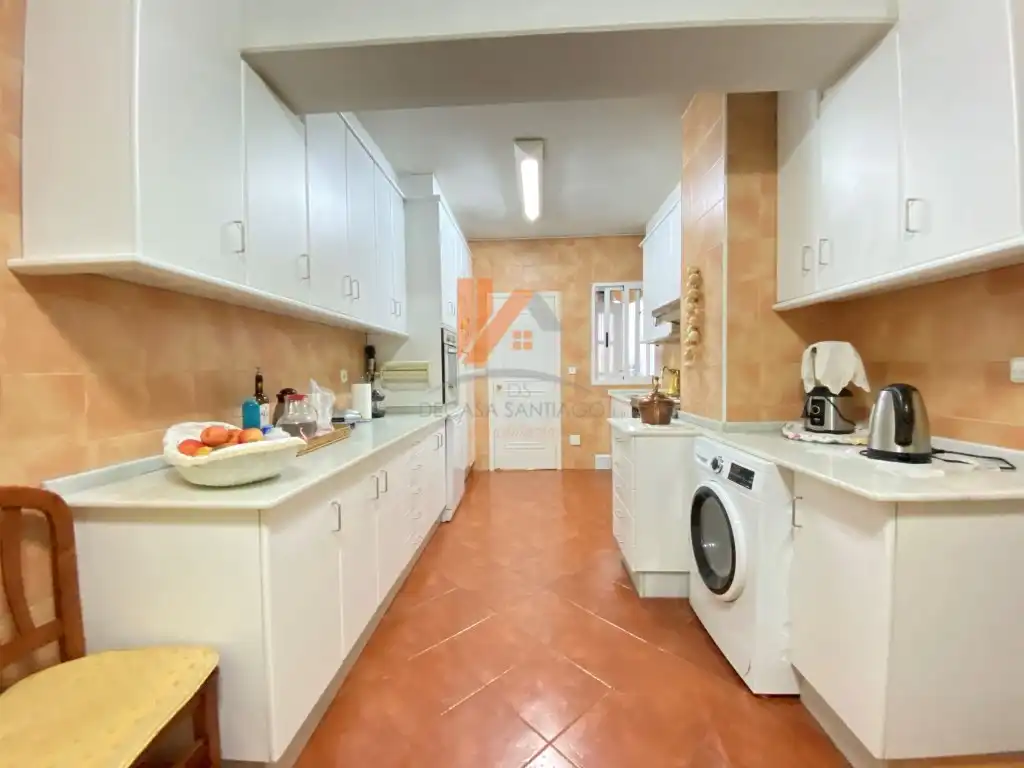 Cocina de Piso en venta en Santiago de Compostela  con Calefacción y Horno