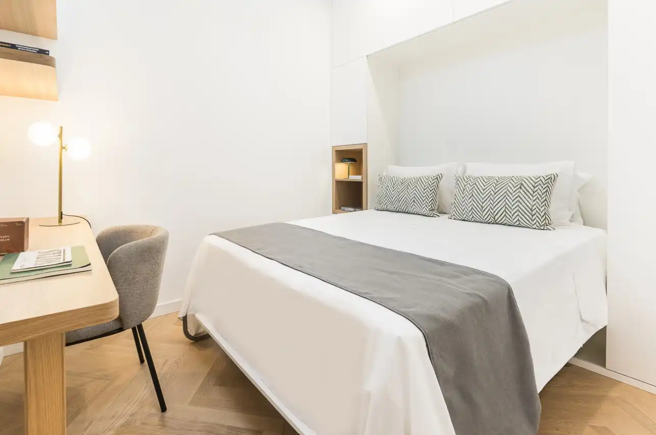 Dormitori de Apartament de lloguer en Barcelona amb Aire condicionat, Calefacció i Moblat