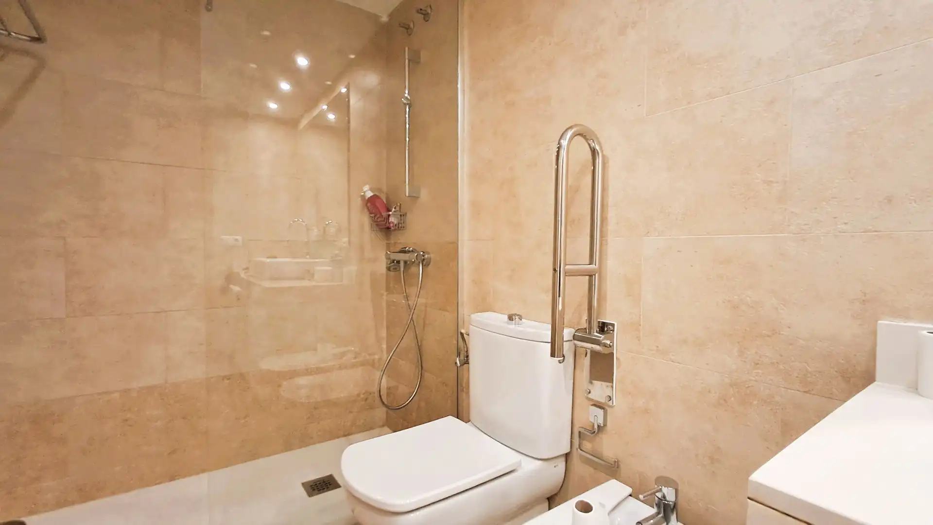 Baño de Piso en venta en Mataró con Aire acondicionado, Calefacción y Terraza