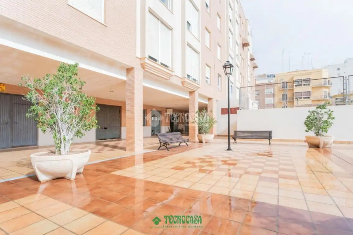 Terrassa de Pis en venda en Almería amb Aire condicionat