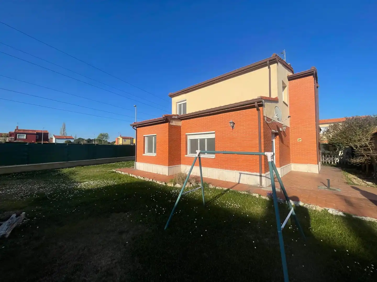 Vista exterior de Casa o chalet en venta en Boecillo con Calefacción, Jardín privado y Parquet