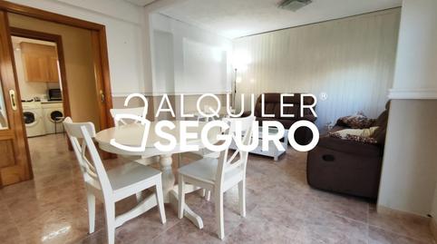 Photo 3 of Flat to rent in San Pedro, Avenida de Abril - 9 de Octubre, Valencia