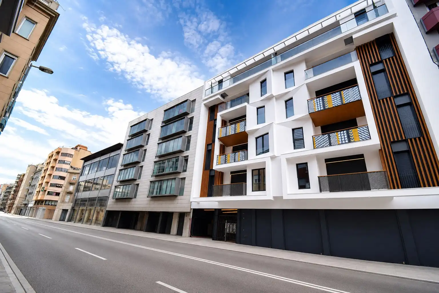 Außenansicht von Wohnung zur Miete in Girona mit Klimaanlage, Heizung und Balkon